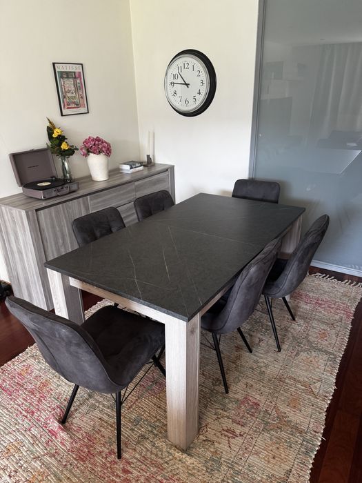 Conjunto Sala de Jantar: Mesa + 6 Cadeiras