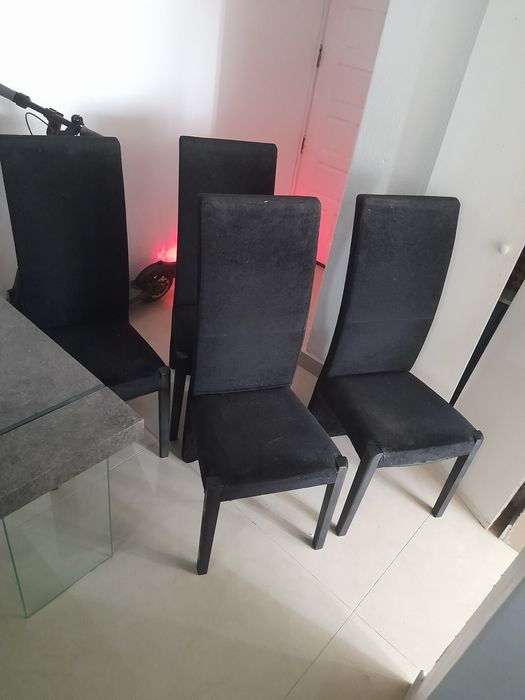 Mesa com 6 cadeira