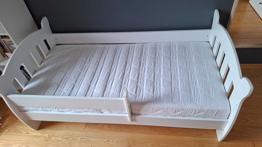 Łóżko dziecięce białe i materac 160x80