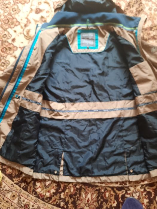 Ветровка женская