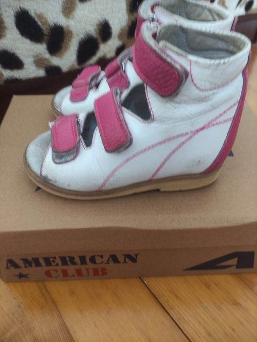 Ортопедичне взуття для дівчинки