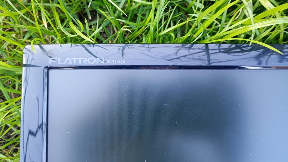 Монітор LG Flatron W1943C 19” б/у, чудовий стан, з усіма кабелями