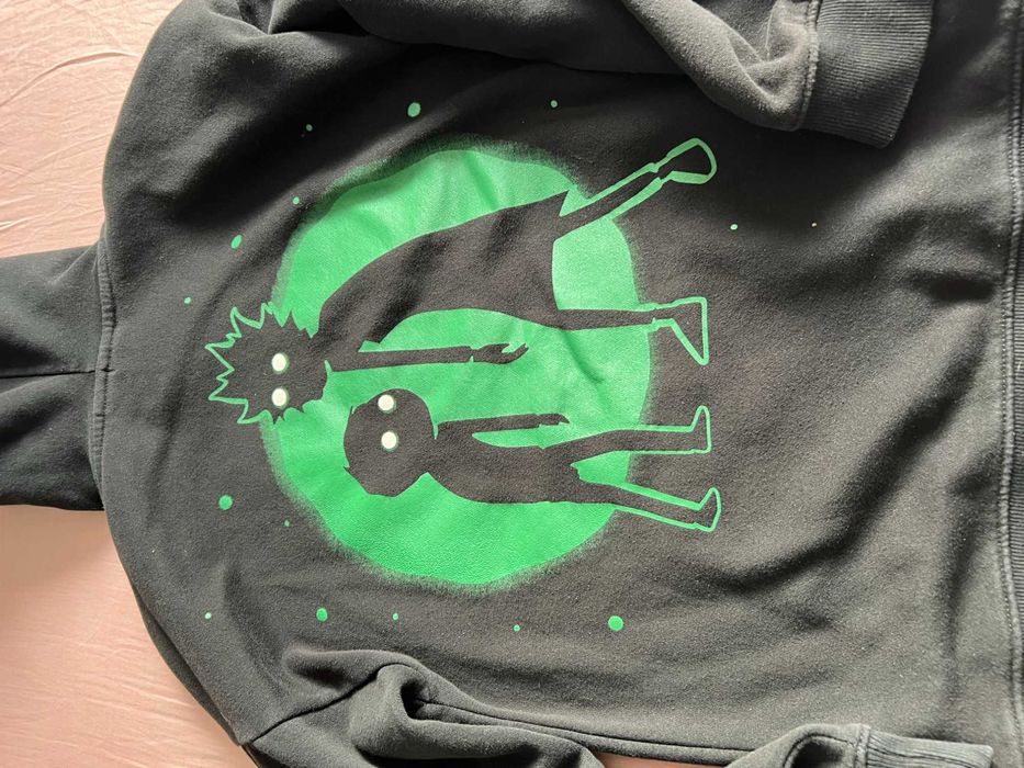 Czarna bluza Rick and Morty Bershka S