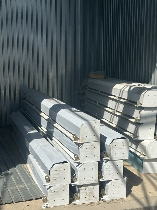 Ролета з під базарного кіоска