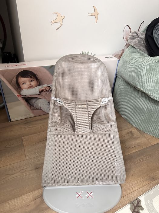 Leżaczek bujaczek Babybjörn Mesh szarobeżowy