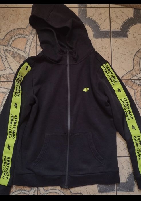 Sprzedam bluzę 4F.Rozmiar 146.