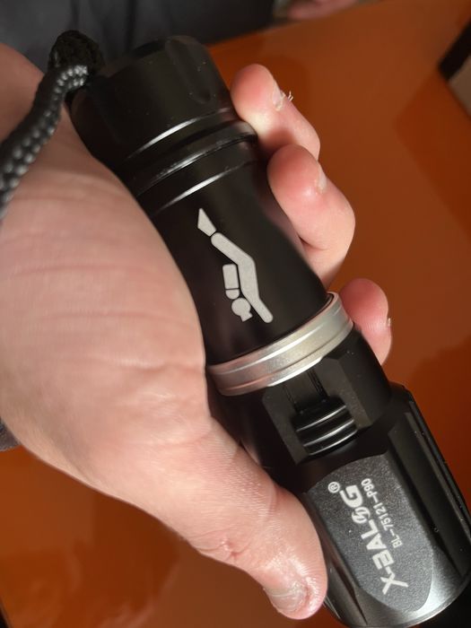 Lanterna pesca submarina ultra potente a bateria