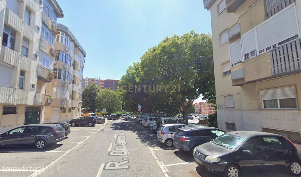 Apartamento T2 Totalmente Remodelado | 78 m² | Zona Central com boa Ac