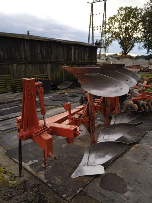 Pług 3 skibowy obrotowy