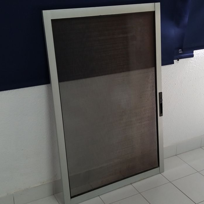 Janelas mosquiteiras.