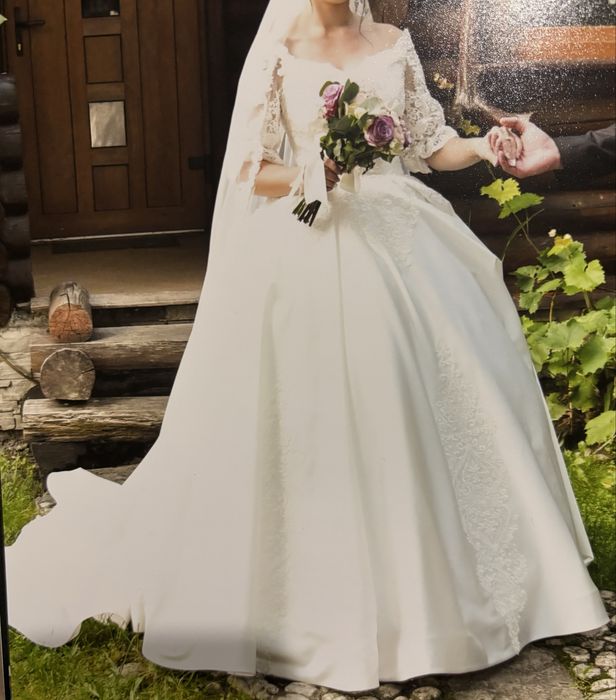 Продам весільну сукню з шлейфом, в гарному стані!!!