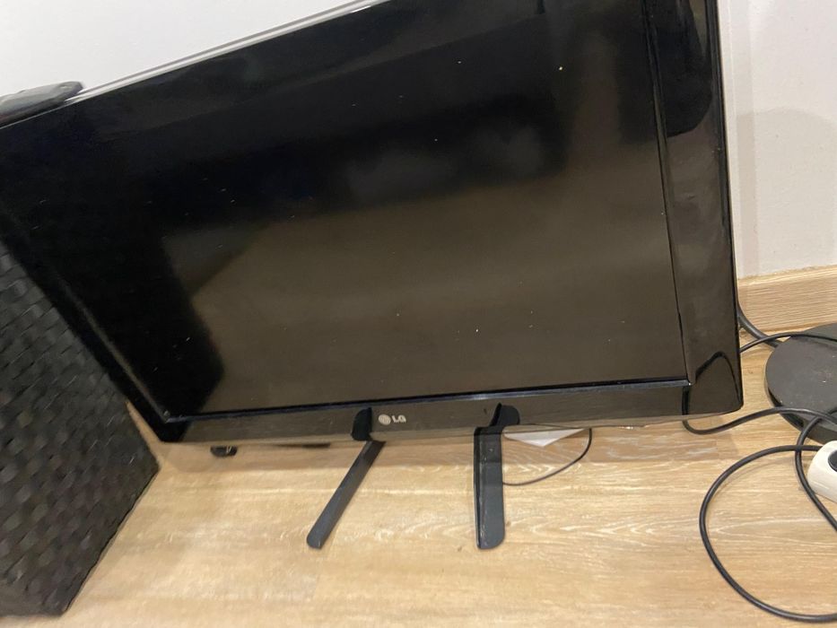 TV LG 32 Polegadas + Suporte e com Comando