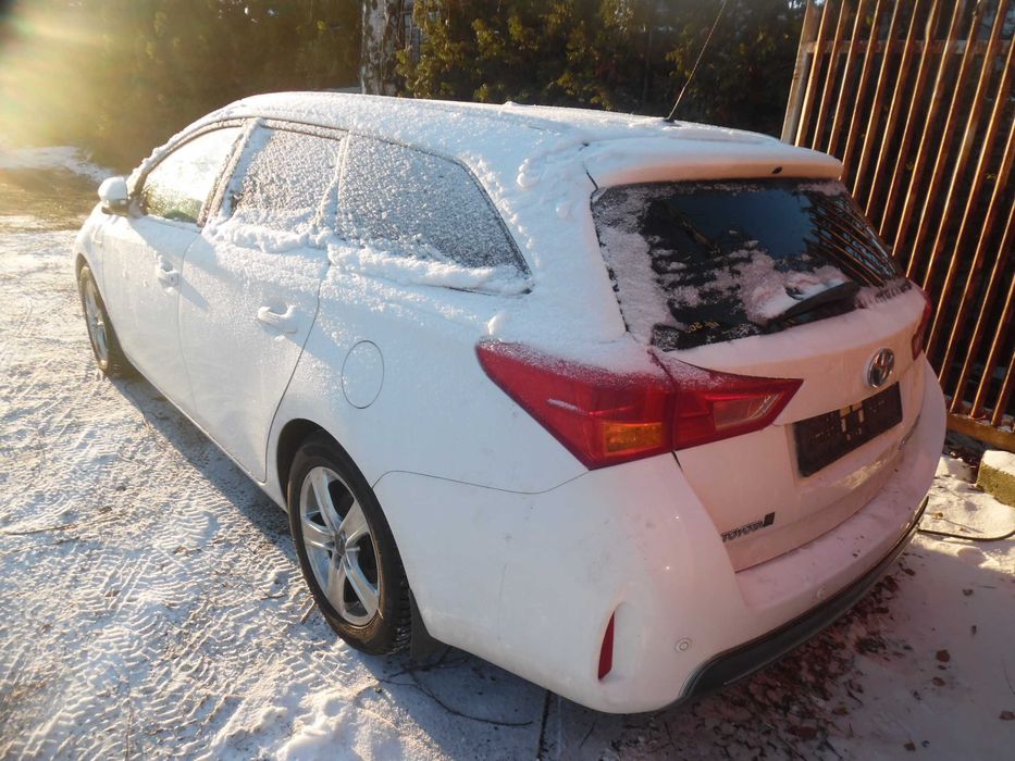Toyota Auris / 1.8 Hybryd / 2013r na części