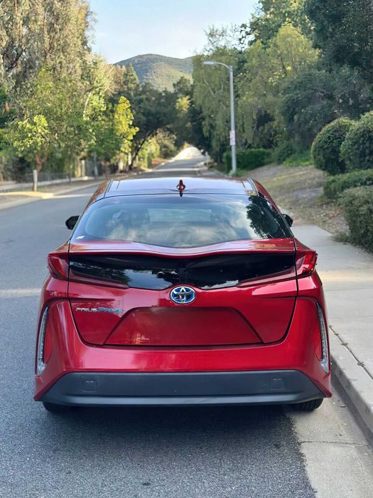 Toyota Prius Prime Premium      2017