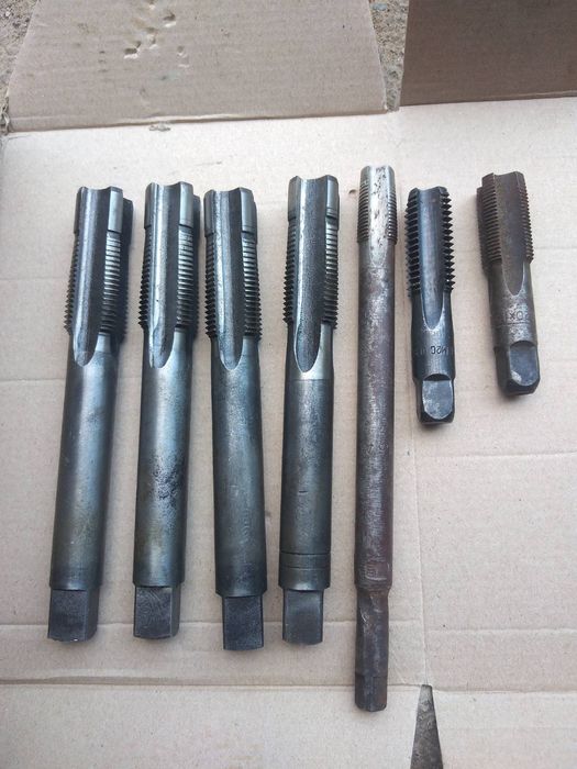 Мечики великих і малих розмірів