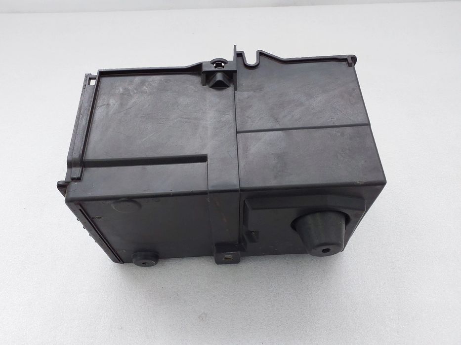 Base / caixa da bateria FORD Focus III