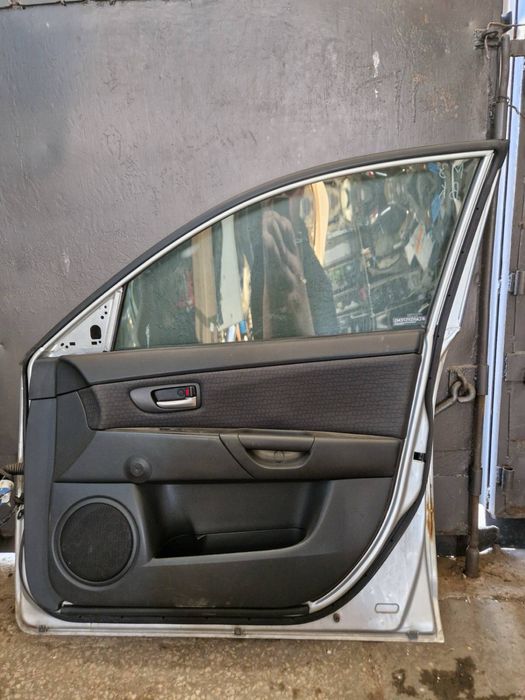 Двері на мазду 3