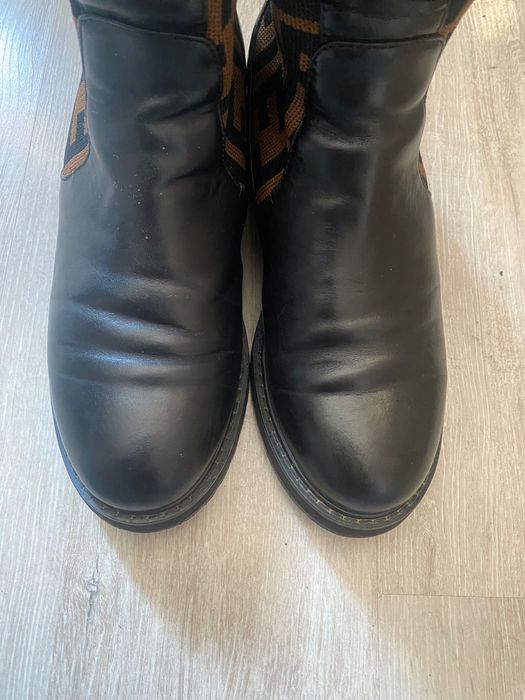 Botki skórzane marki Fendi