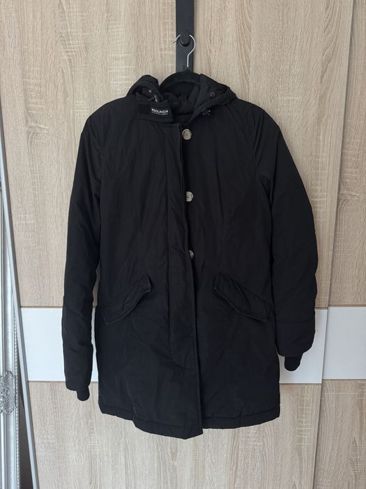 Kurtka Woolrich S zimowa 70% duck down 30% feather czarna elegancka