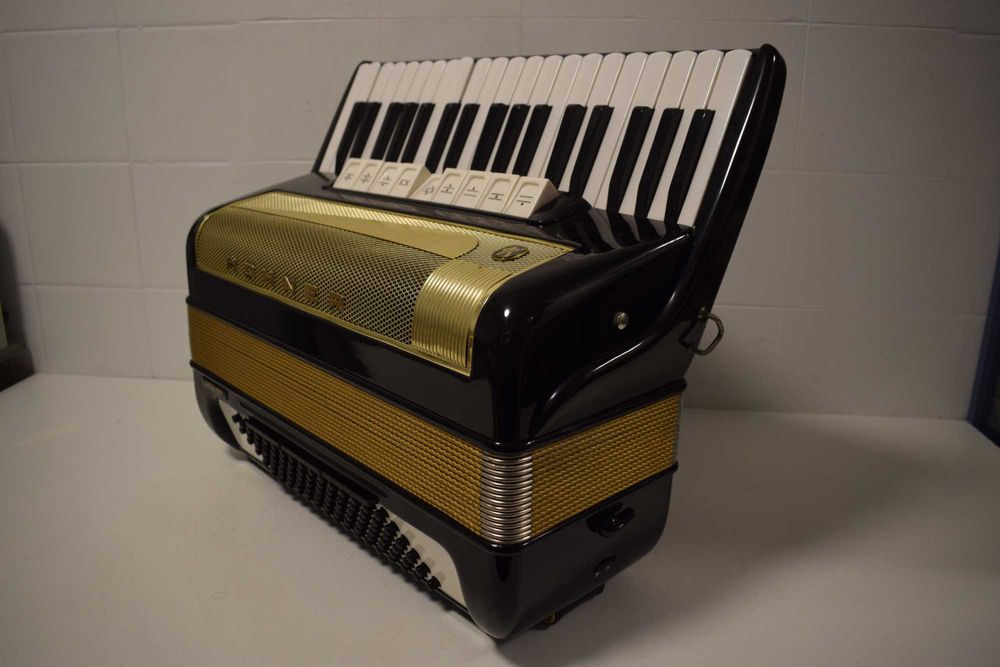 Acordeao Hohner Lucia IV P 4 Voz 96 Baixos, N.98