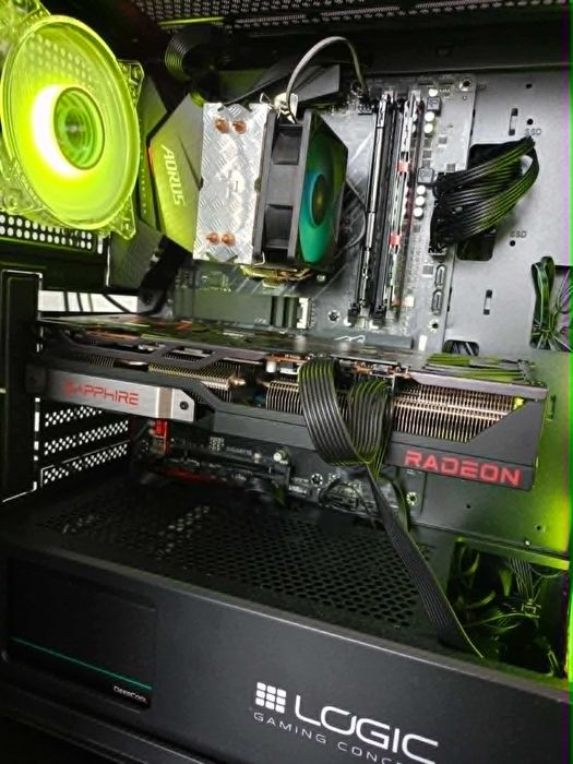 PC stacjonarny r 5600x, radeon rx 6800 16gb, 32 gb ram