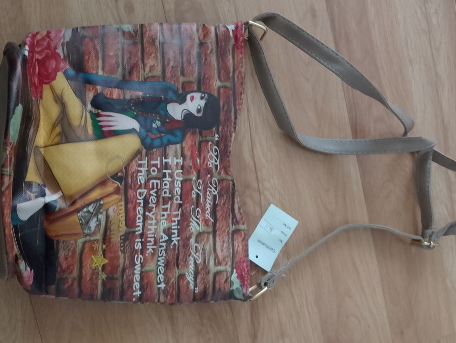 Nowa torebka cross body z nadrukowanym motywem