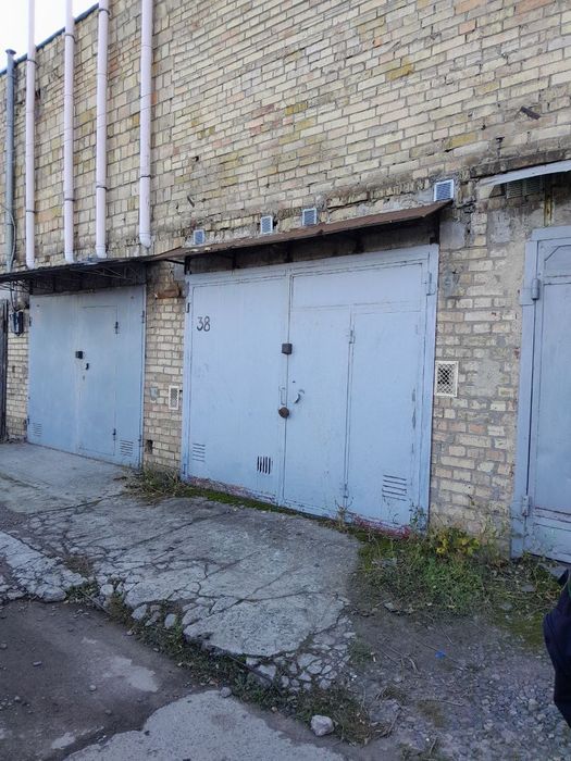Гараж приватизований, пл 22,2 м2. Cирецька, 39. без торгу