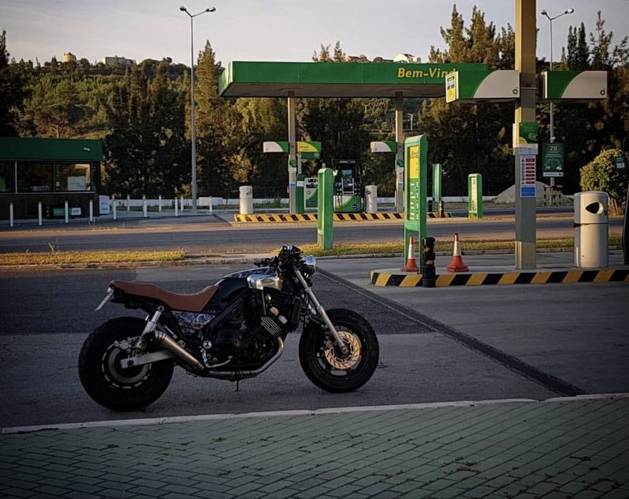 Yamaha FZX 750 cc
