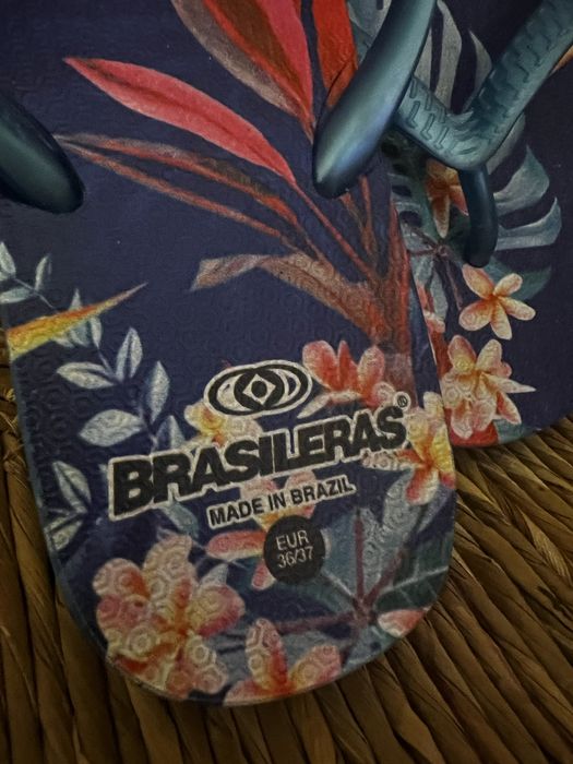 Chinelos Brasileiras azul com flores
