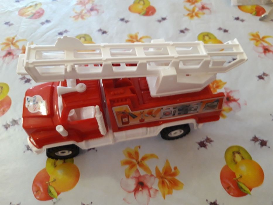 Машинка дитяча .