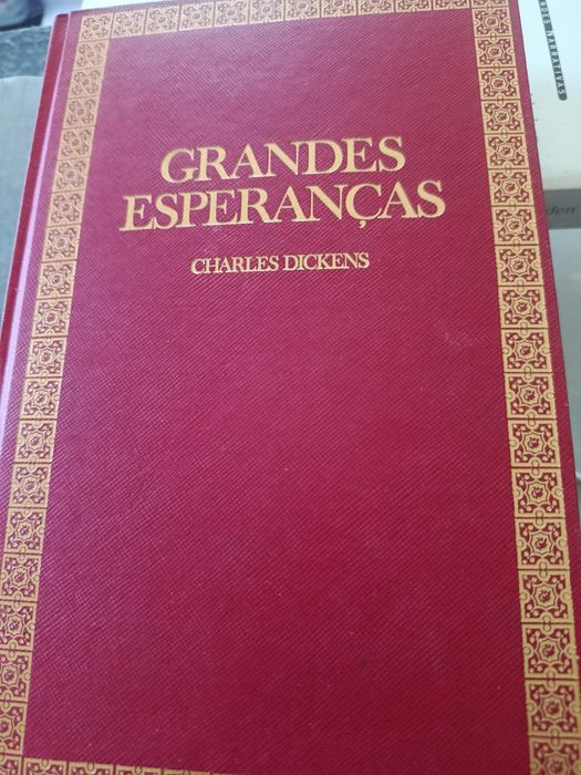 Livro "Grandes Esperanças" de Charles Dickens