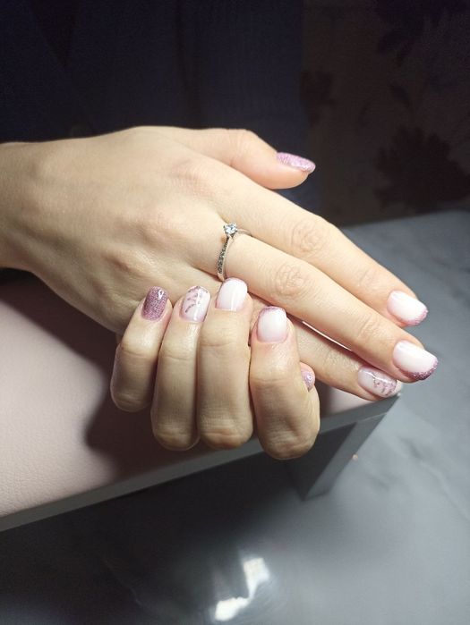 Манікюр та нарощування нігтів