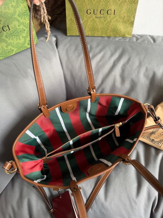 Сумка жіноча шопер тоут Gucci emblem medium tote bag гуччи женская GG