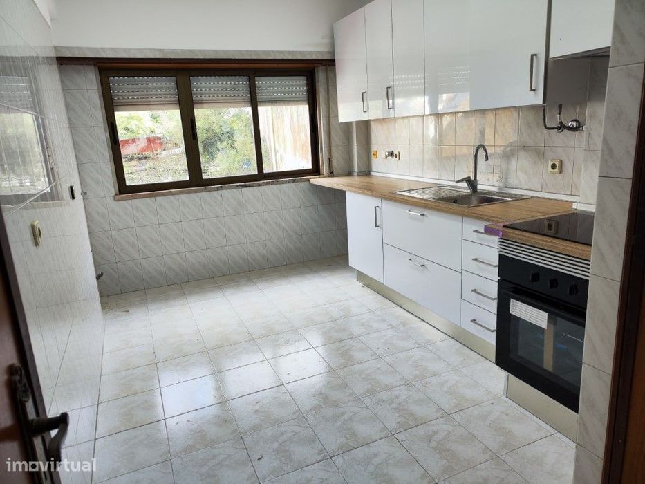 Apartamento T2 , Encosta do Sol c/ arrecadação — Encosta do Sol, Lisboa