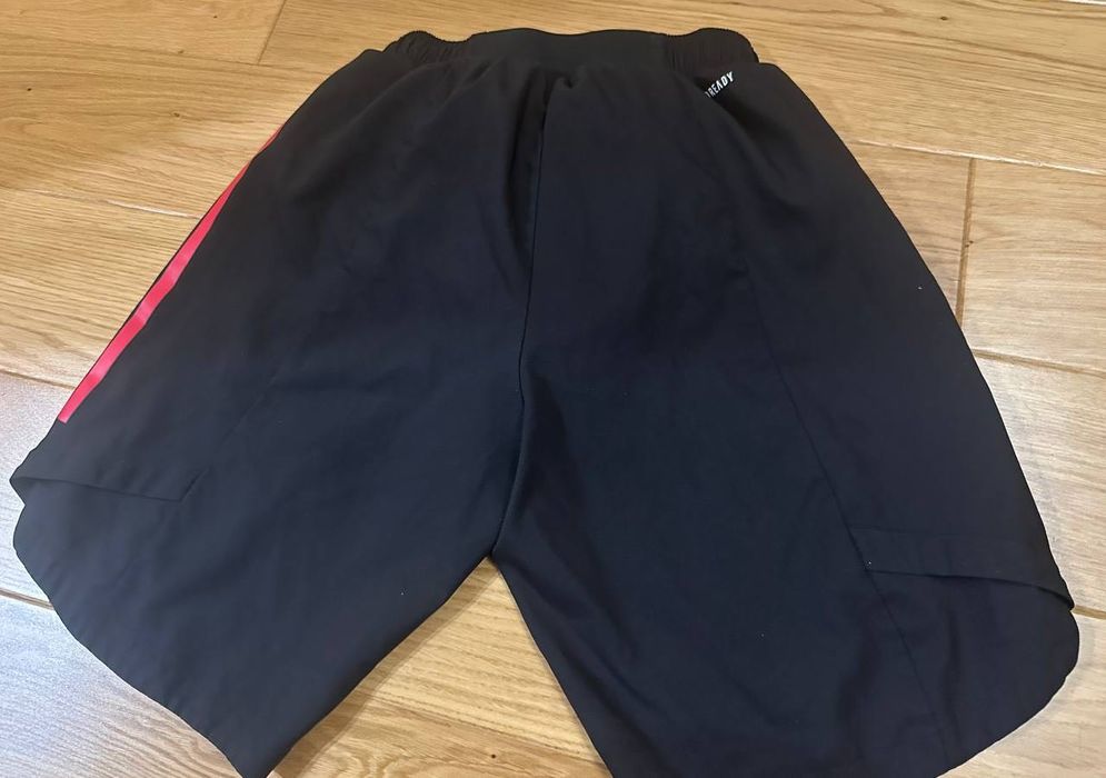 Підліткові шорти Adidas Manchester United DNA Shorts на 14-17 років