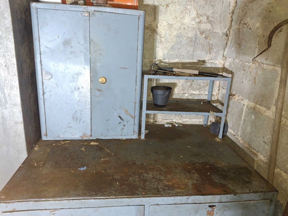 Sprzedam stól warsztatowy oraz szafki