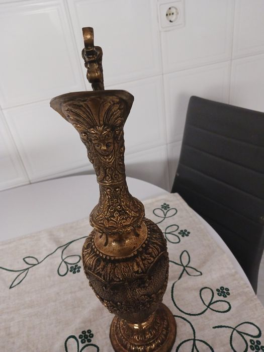 Ânfora  muito antiga