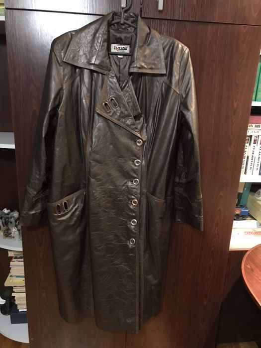 Женское пальто (плащ) кожаное Esccada 56 размера