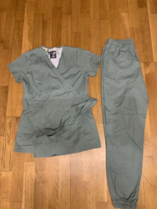Медичний костюм InWhite, розмір 44, у гарному стані, колір оливковий