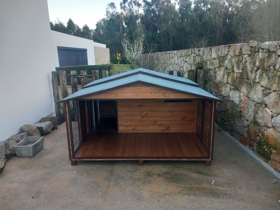 Casota em madeira ideal para caes porte grande