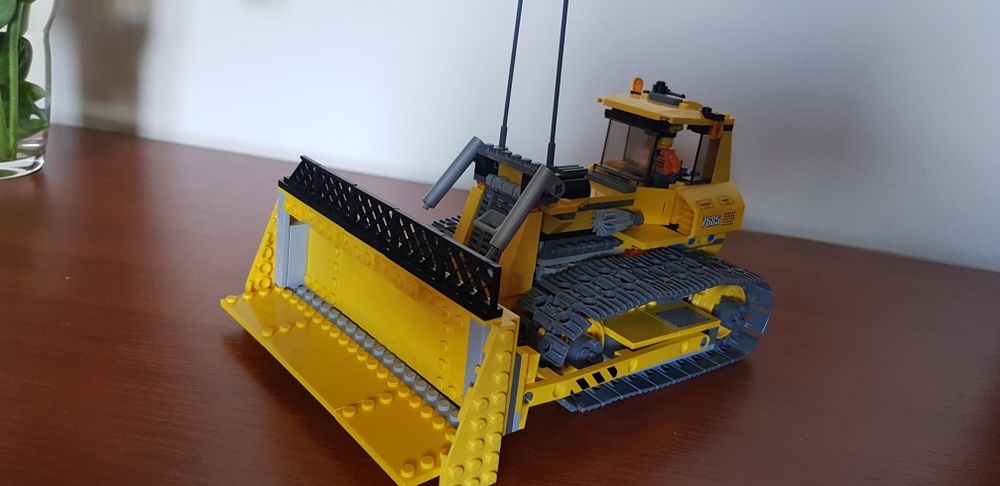 Klocki LEGO 7685 buldożer