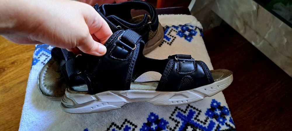 Продам взуття на хлопчика