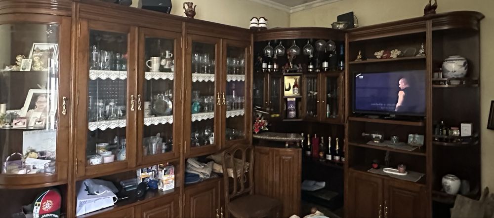 Móvel usado em bom estado emcluindo cristaleira e bar