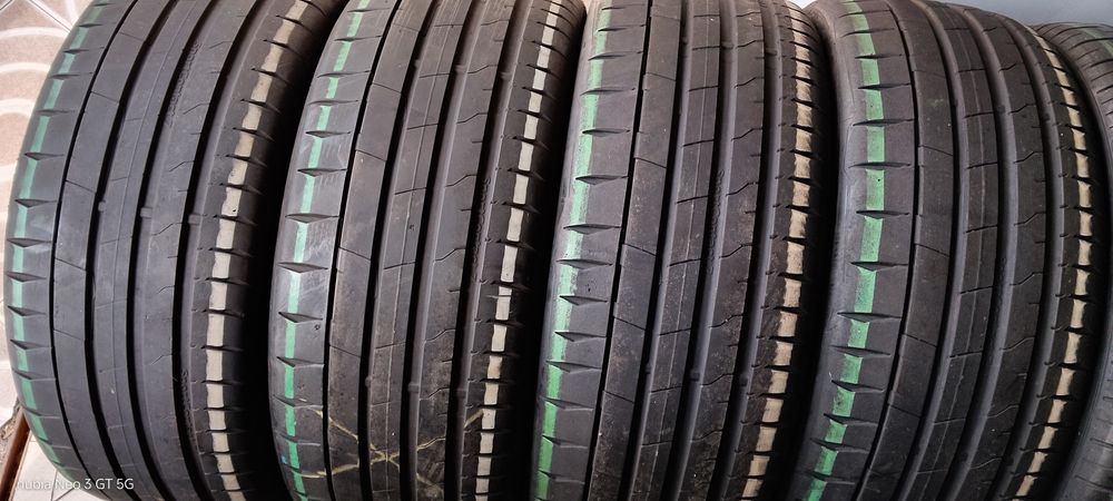 Pneus 245/40/19 semi novos