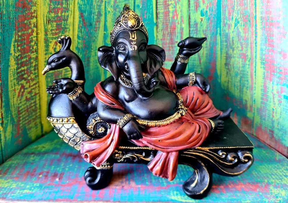 Ganesha em banco de pavão