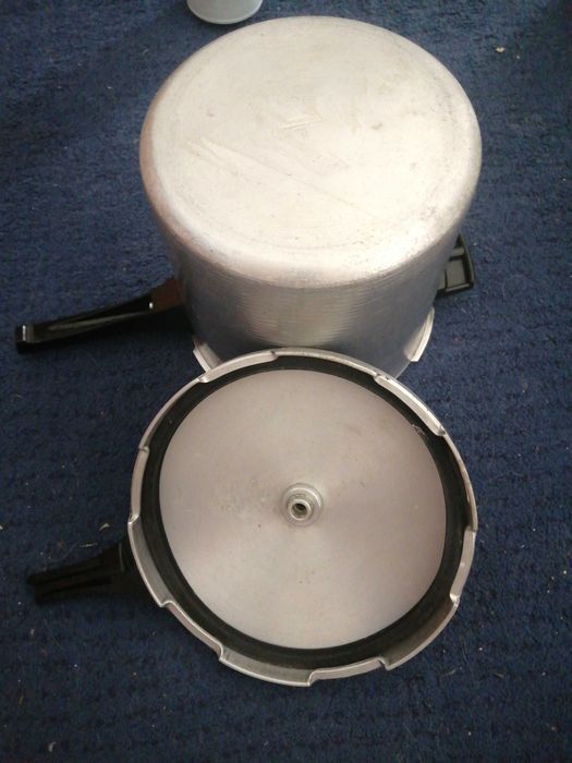 Panela de pressão grande