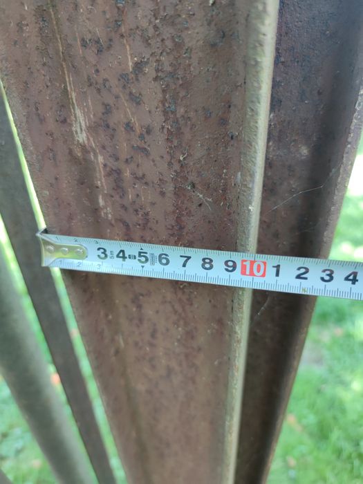 Металеві труби та швейлера