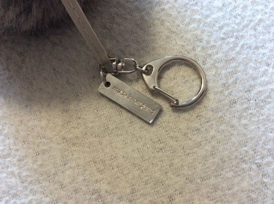 Брелок помпон Helen Moore