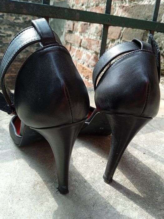 Venezia czarne szpilki 39