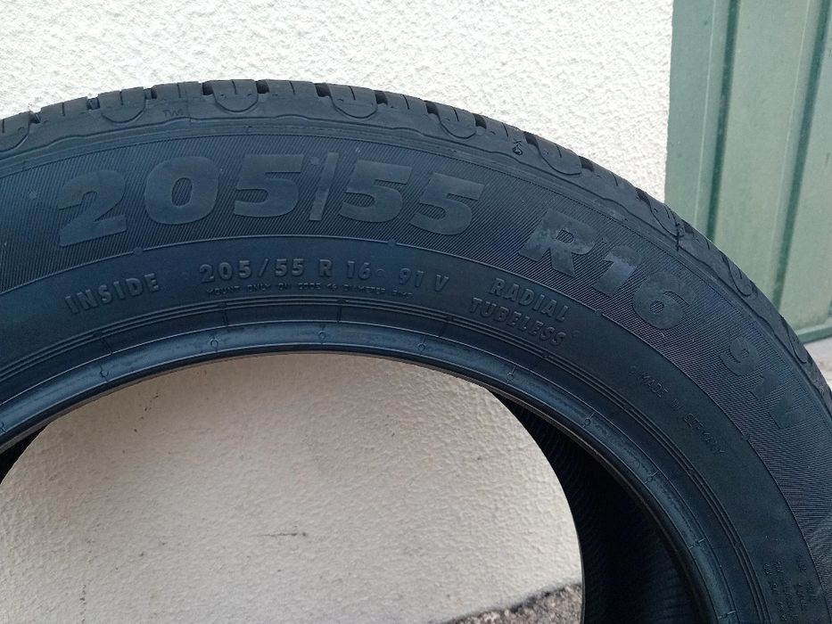 1 pneu Novo nunca rodou com selo de fábrica